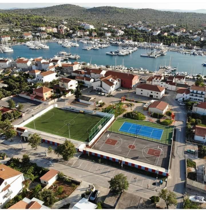 Apartment Dragana, Jezera, Island Murter Экстерьер фото